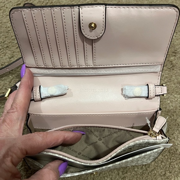 Michael Kors Jet Set Travel MD MF Crossbody - Picture 2 of 5